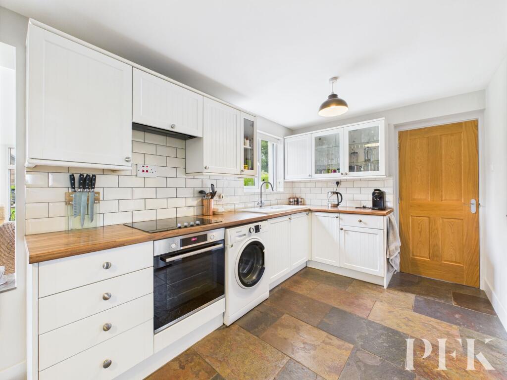 Kitchen/Dining Space