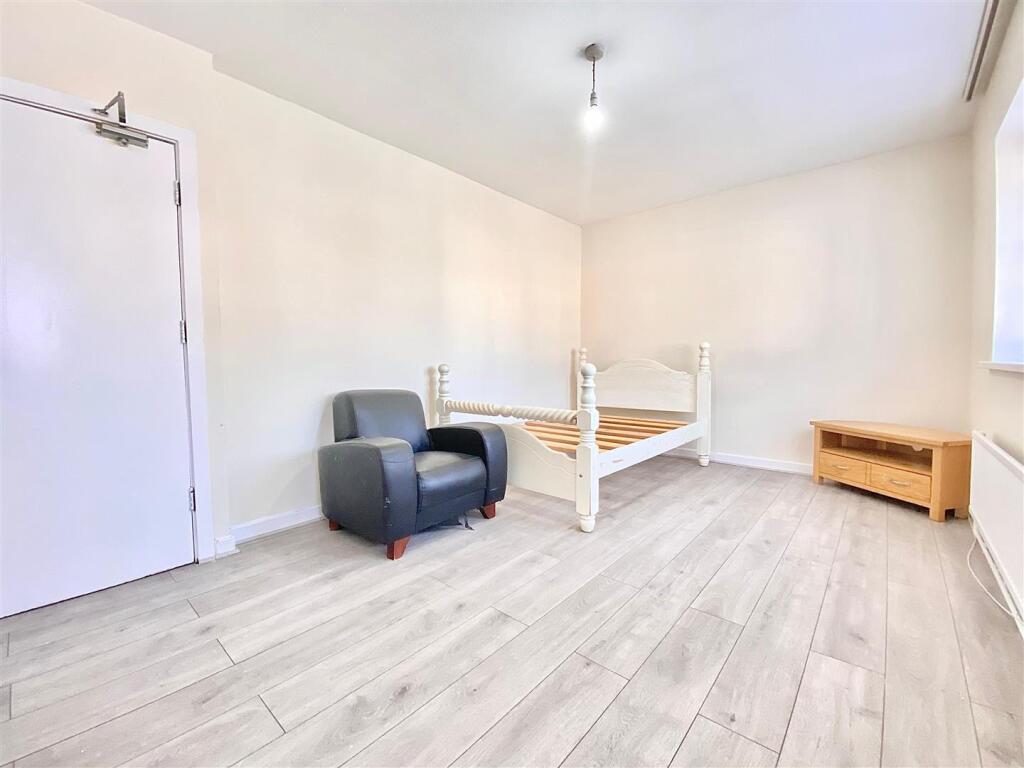 Updated room pics 2025 - 4.jpg