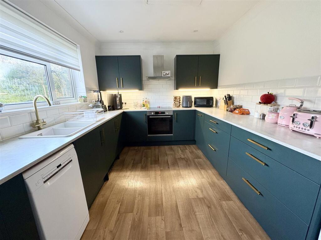 3. kitchen.jpg