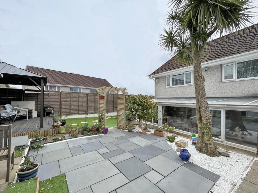 Mardon Close 15 - Garden 2.jpg