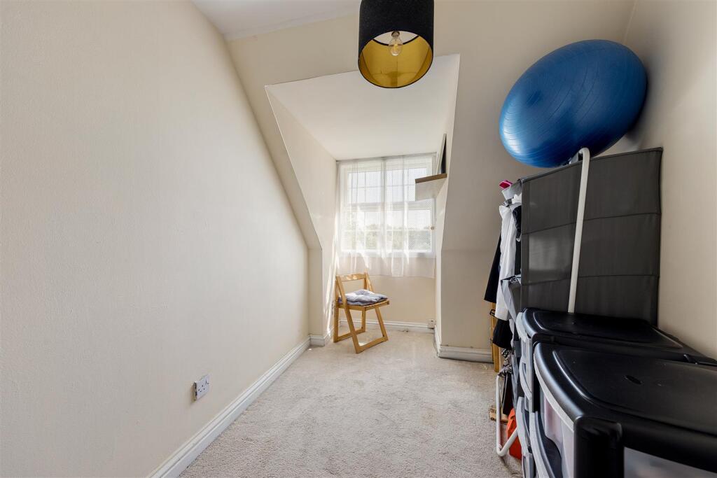 Henley Lodge E17