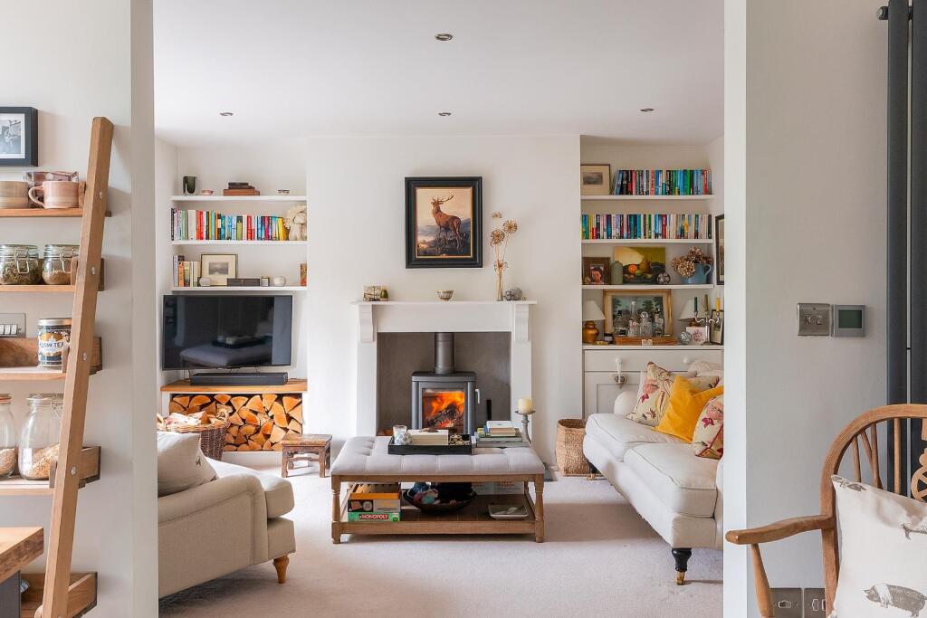 G3F5WRCM - Living Room G.jpg