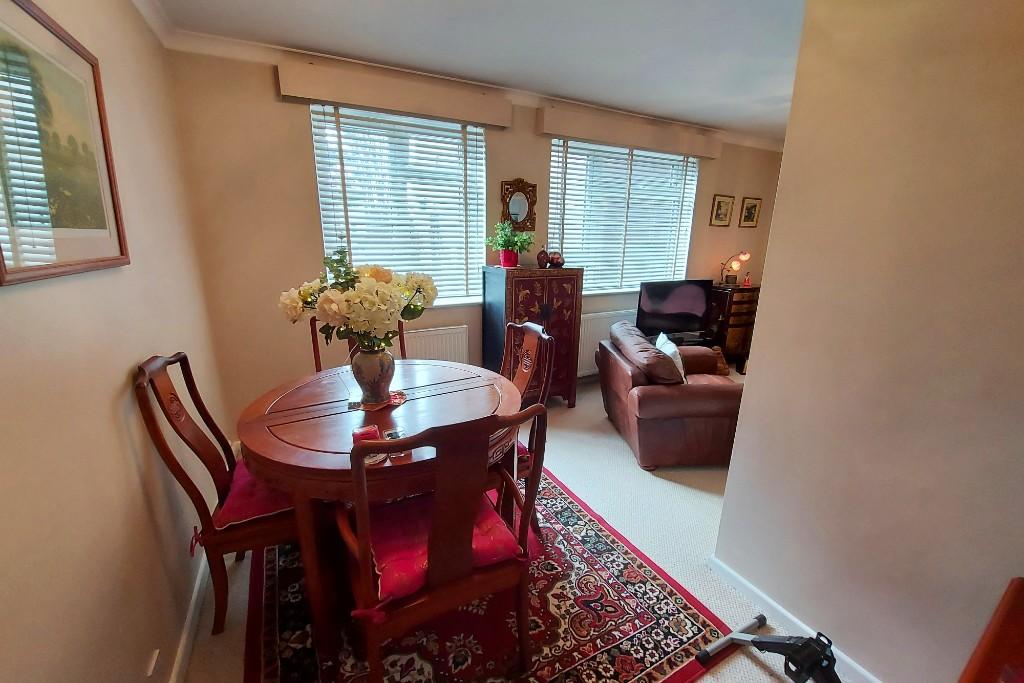 Dining Area (2) 