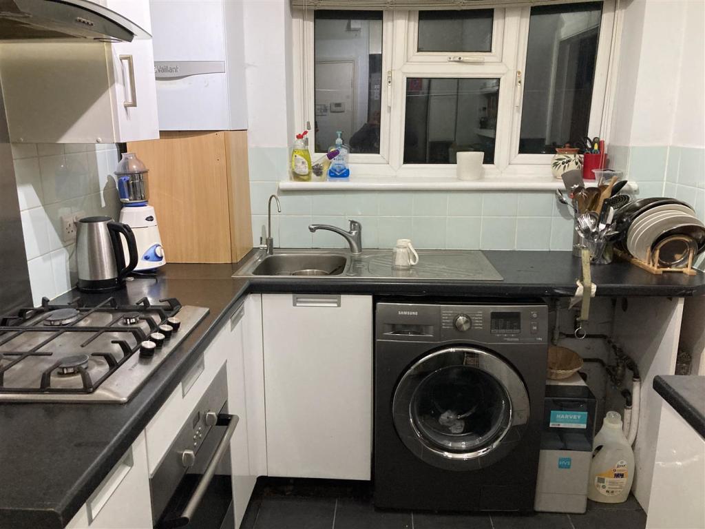 Kitchen2.jpg