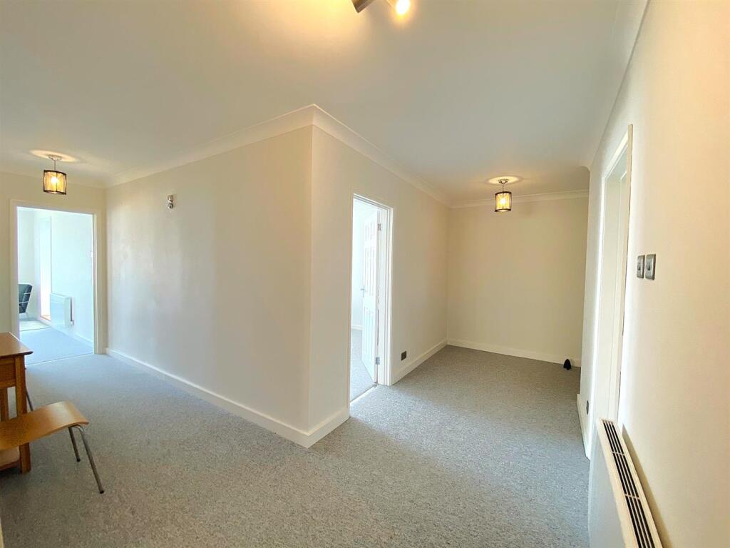 19 Grenada - Hall.jpg