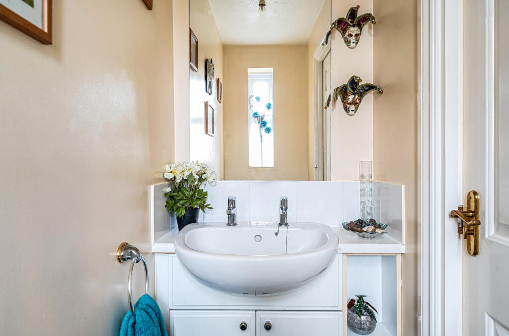 1371649-1-68f9061...