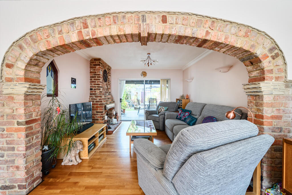 1348903-1-68b95eb...