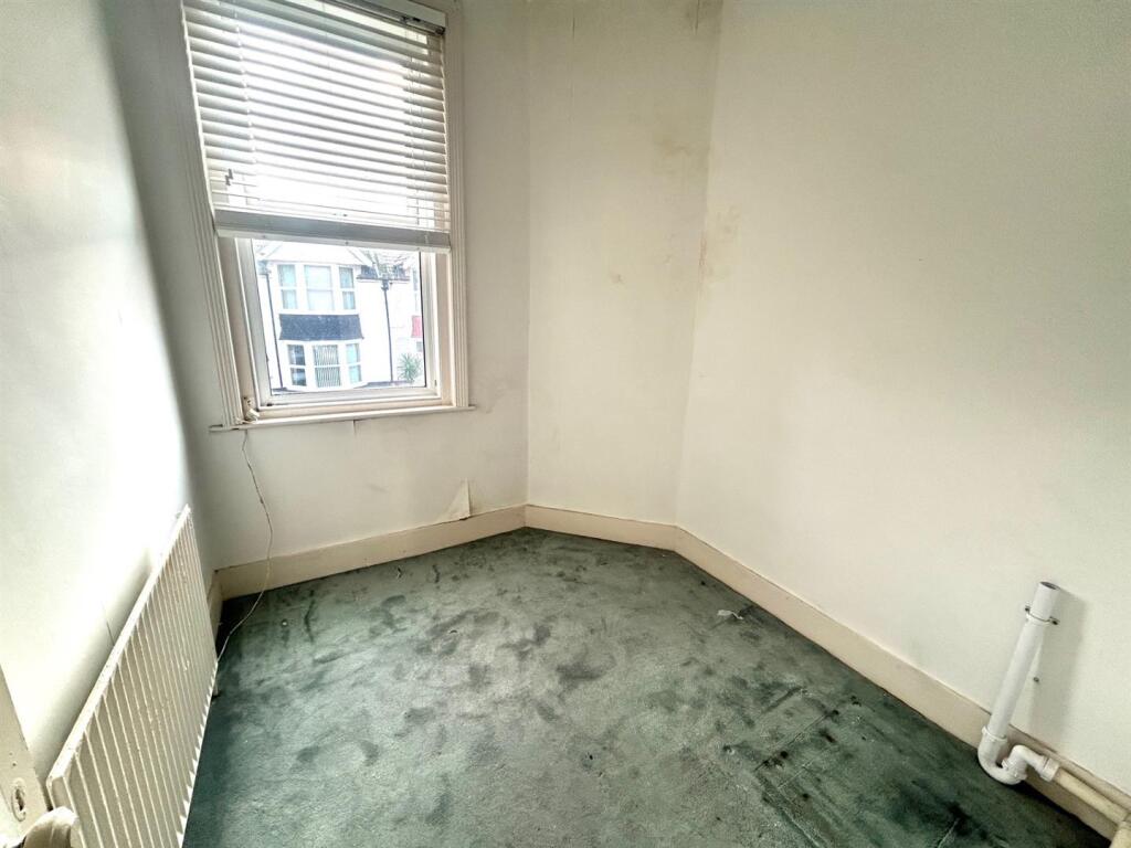 01323 438506