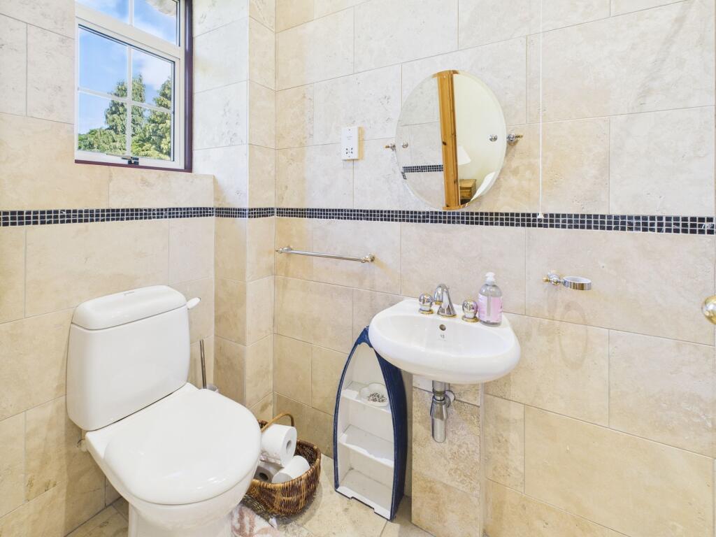 En-suite to bedroom four