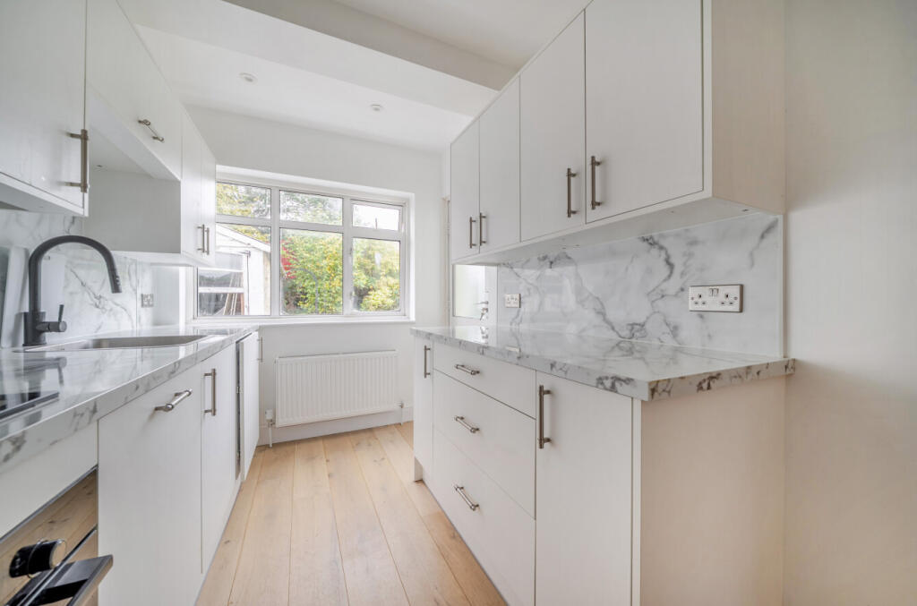 1364132-6-68e652b...