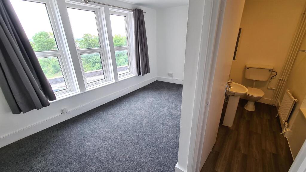 Bedroom &#43; en-suite