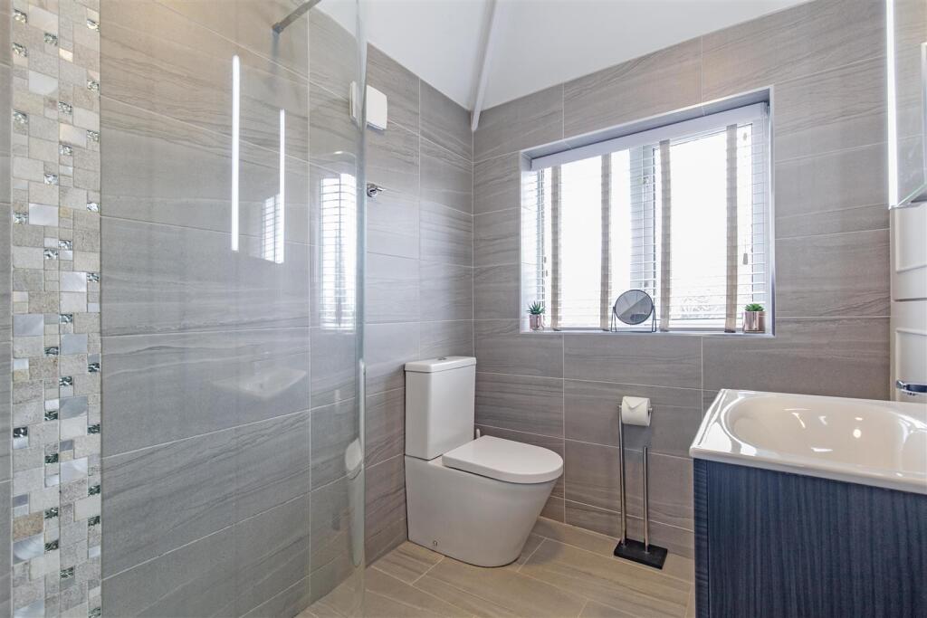Shower Room-1.jpg