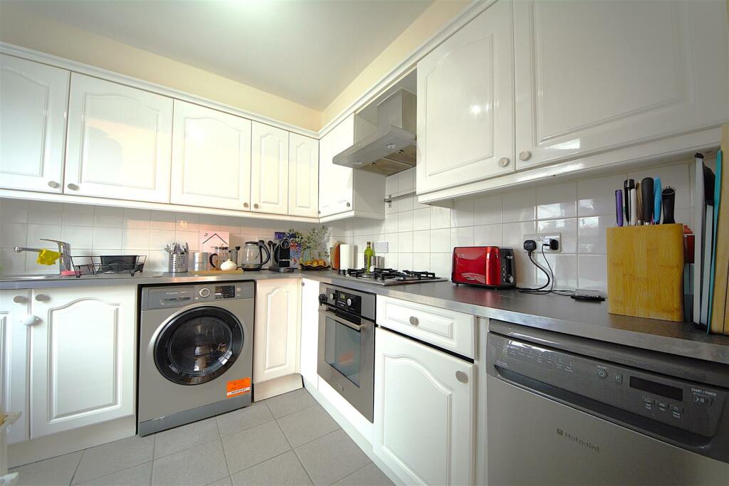 Kitchen 1.jpg