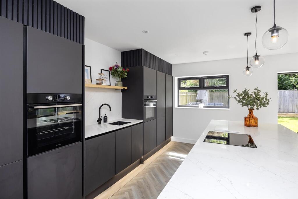 Aldsworth Avenue, 95-015.jpg