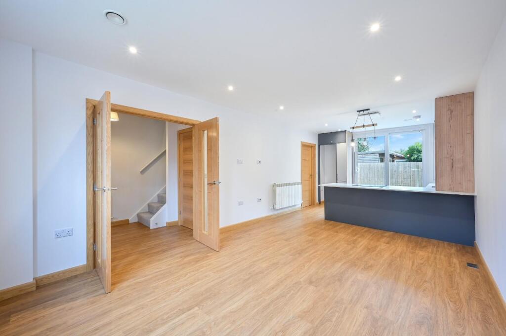 EWELL PARK WAY,  (6).jpg