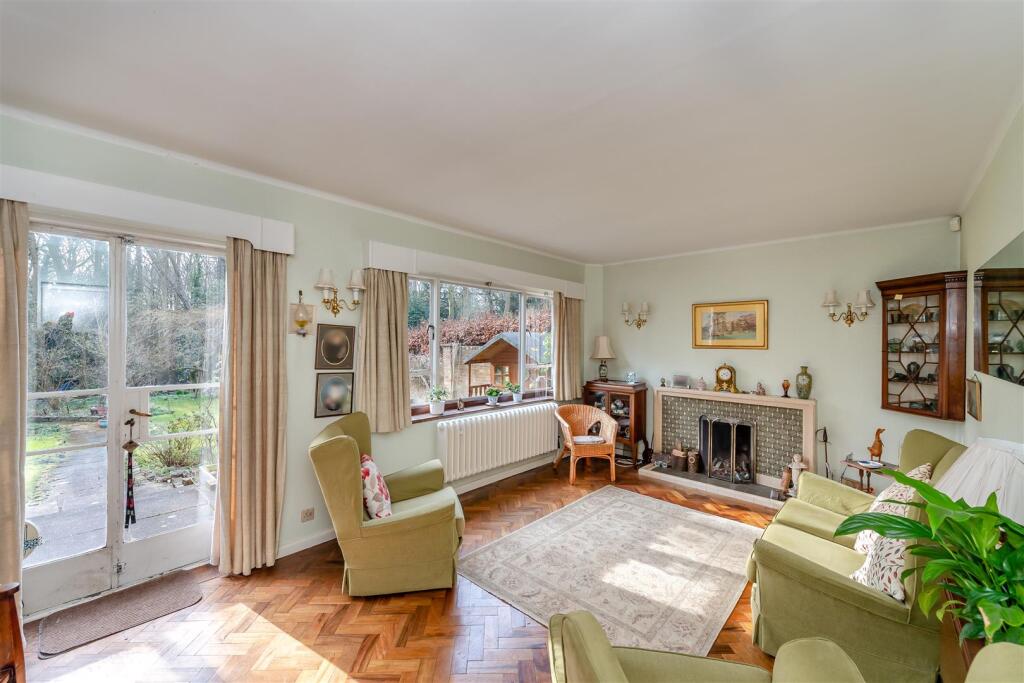 8633716-interior06.jpg