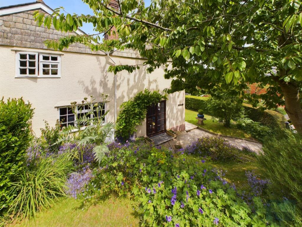 CAM02563G0-PR0081-ST