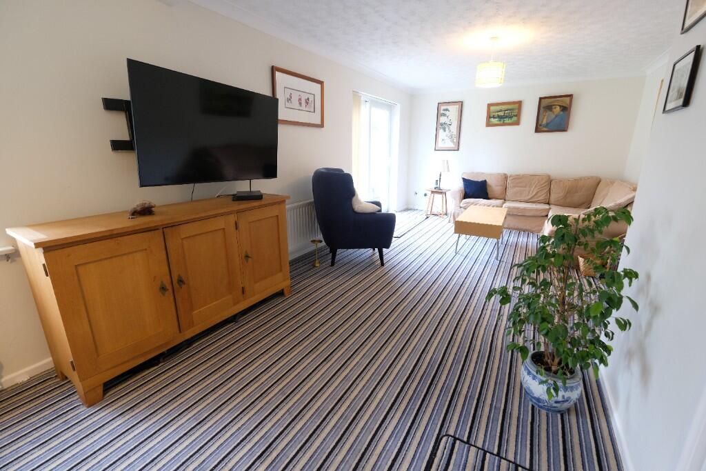 SITTING/DINING ROOM