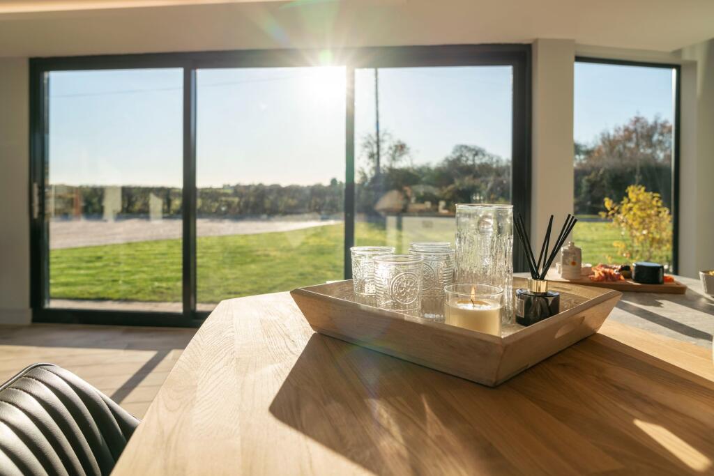 Enjoy drinks at the breakfast bar