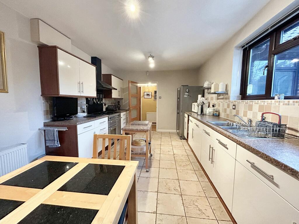 KITCHEN/BREAKFAST ROOM