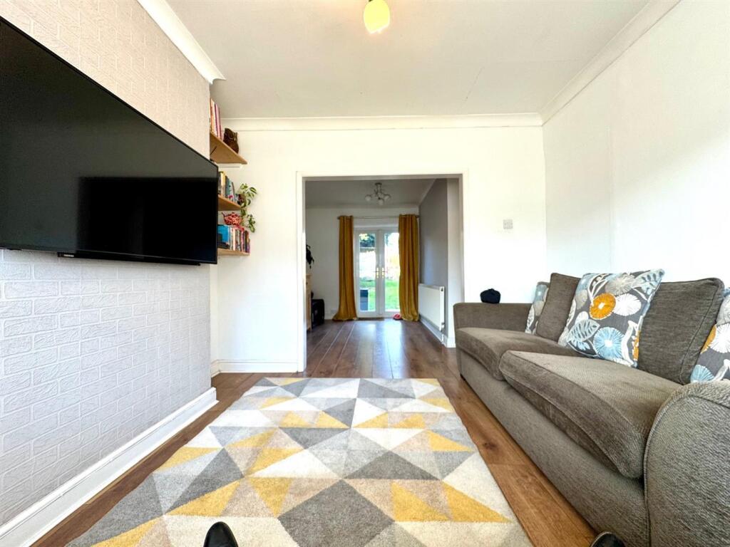Lounge 3.jpg