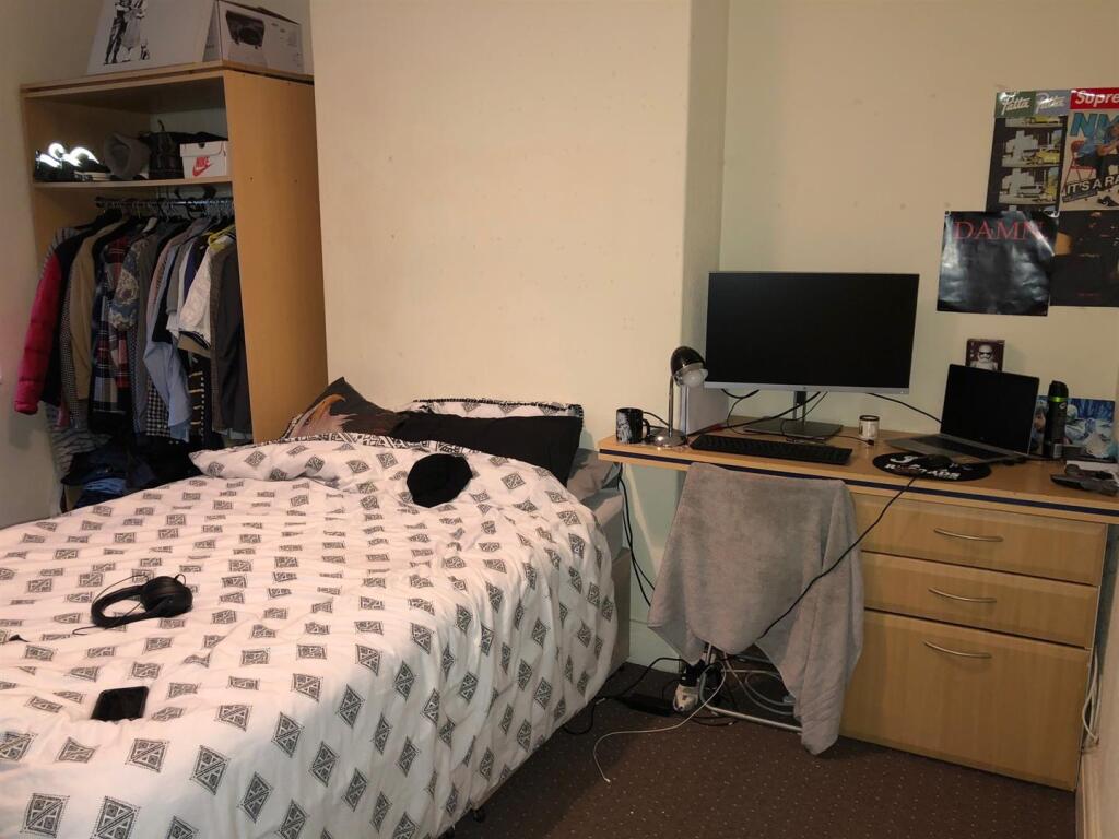 Bedroom 1.jpg