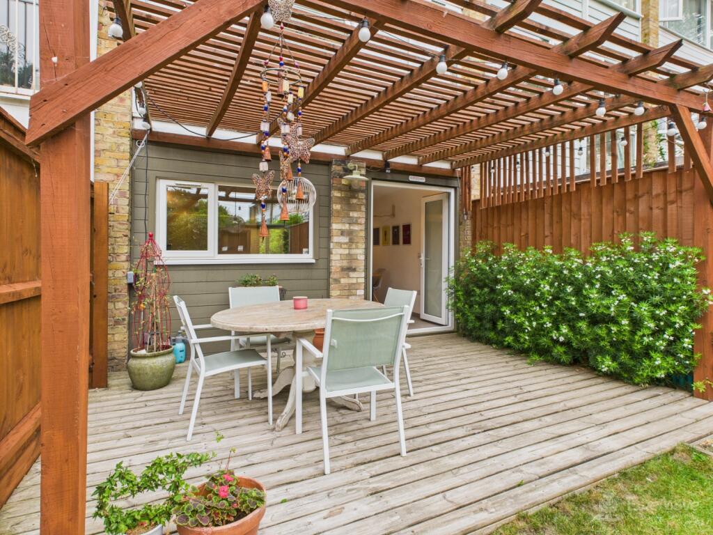 Garden- Mark Stephens EweMove Newmarket and Soham 