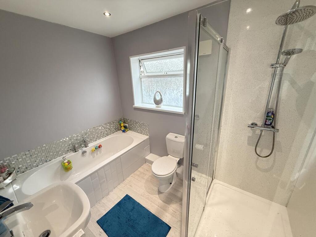 Ocean Street 23 - Bathroom...jpg