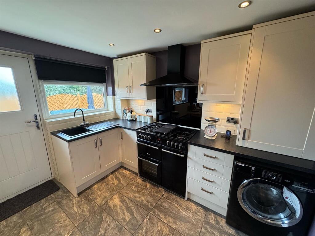 Kitchen/ Dining Room