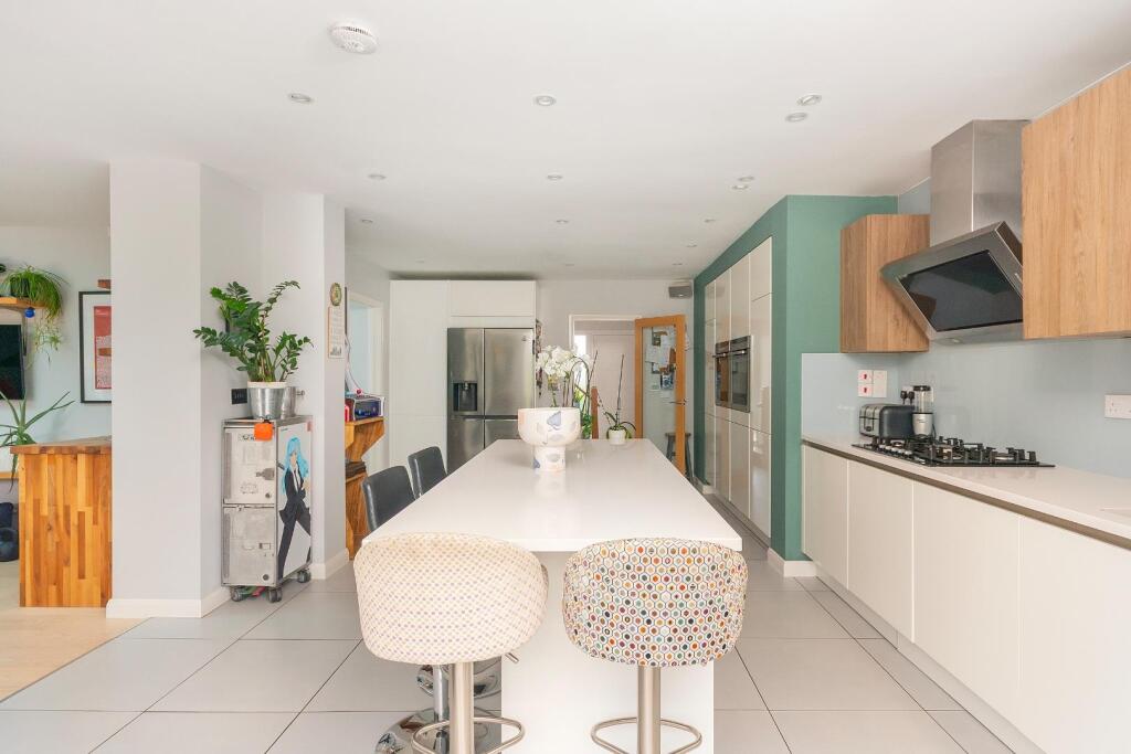 1D0LEIG - Kitchen B.jpg