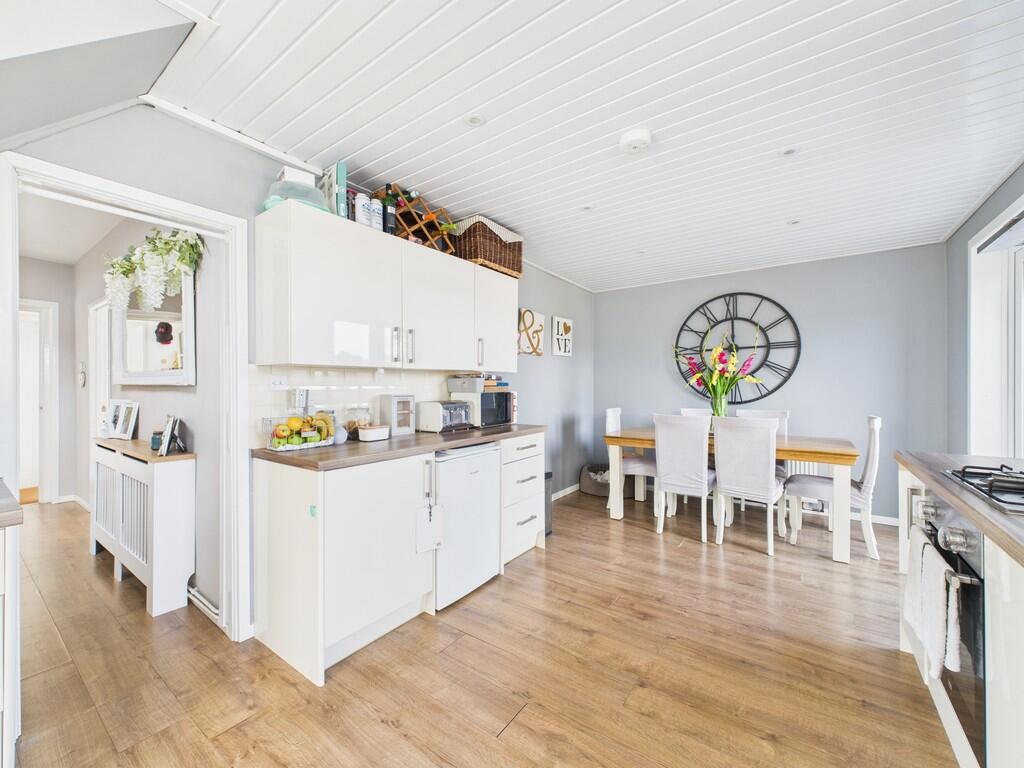 CAM02089G0-PR0575...