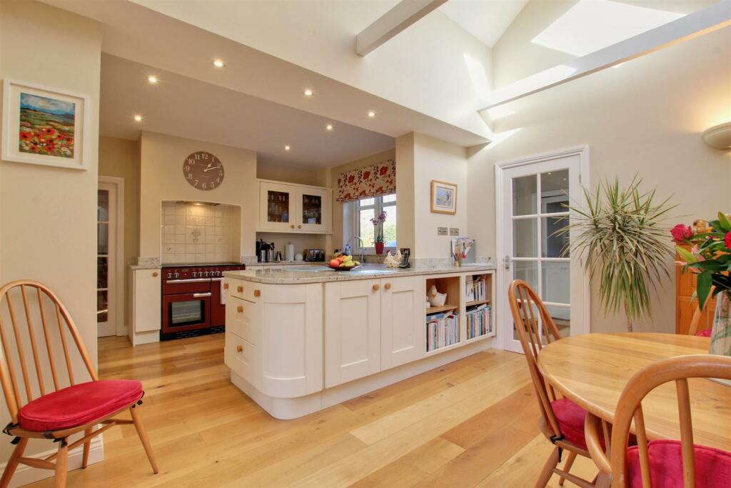 KITCHEN / DAY ROOM