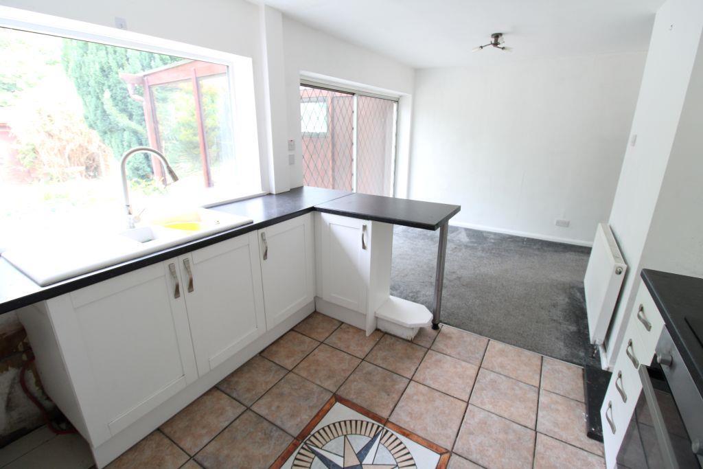 KITCHEN 2.JPG