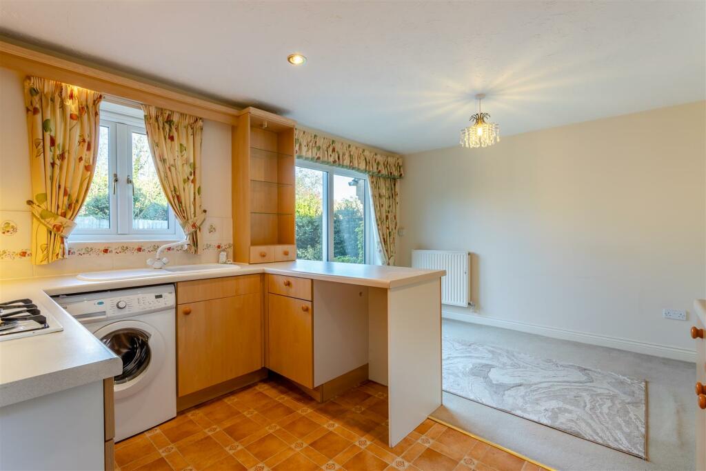 8628312-interior11.jpg
