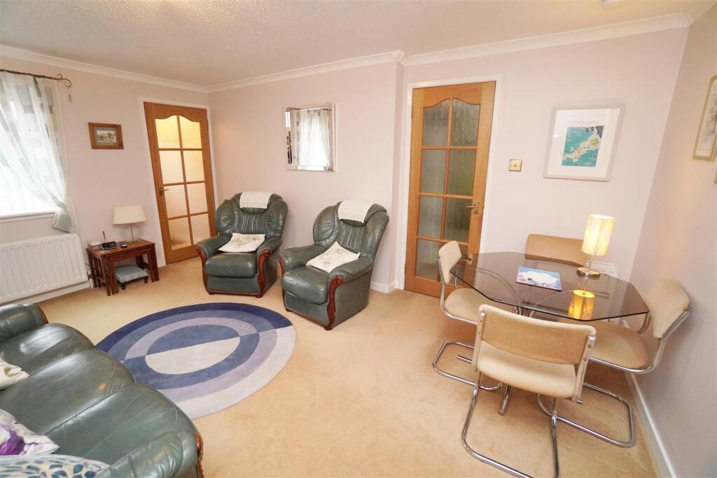 lounge1.jpg