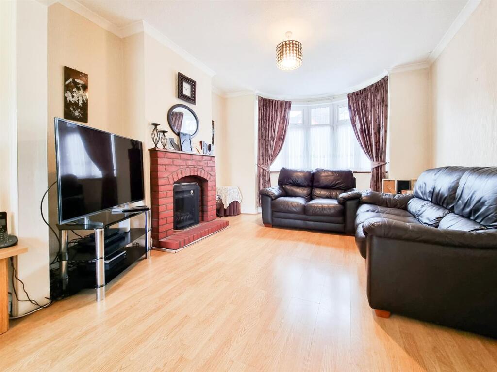 LOUNGE AREA