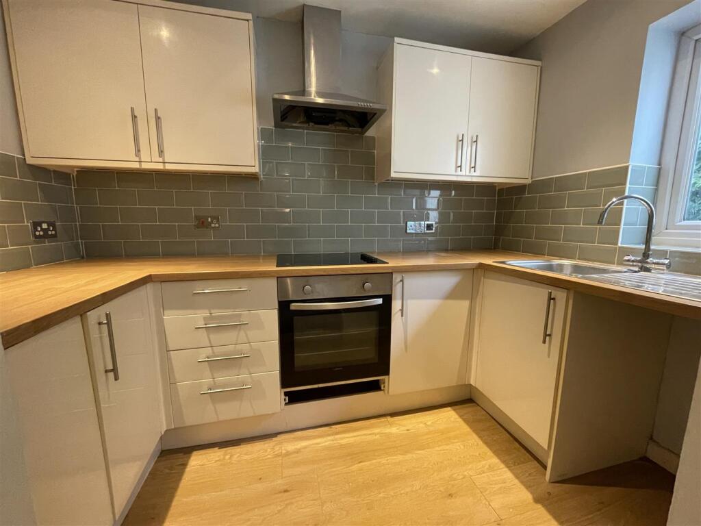 Kitchen 1.JPG