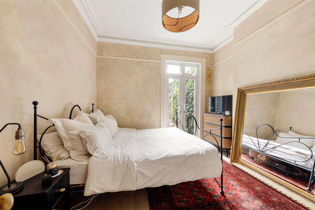 Lyndhurst Drive, E10