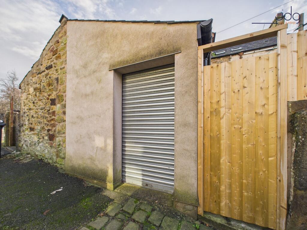 Garage accessible from the ginnel