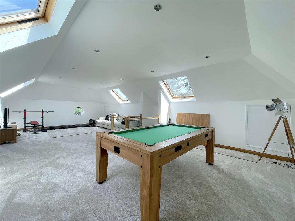 Loft Room (2).jpeg