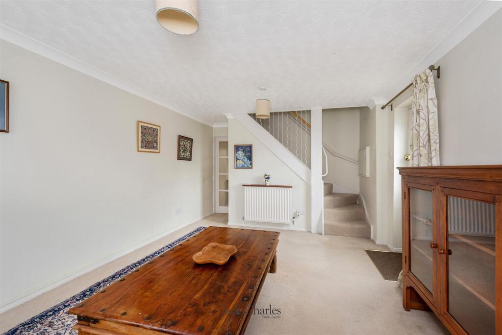 8 Maltings Close, TN11 0DY 004.jpg