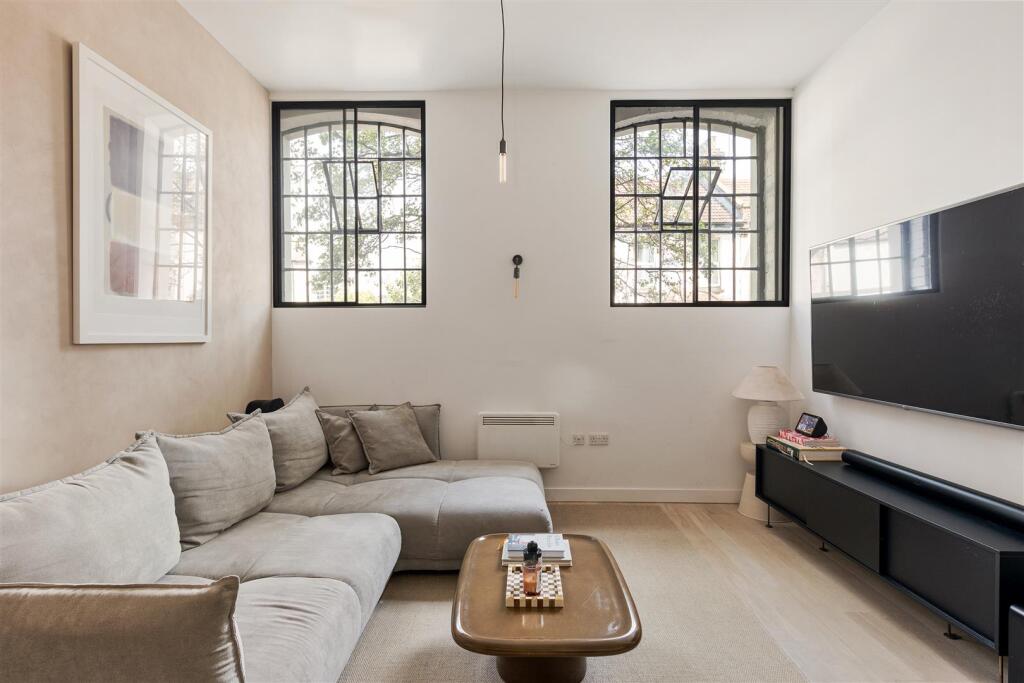 London Road, E13
