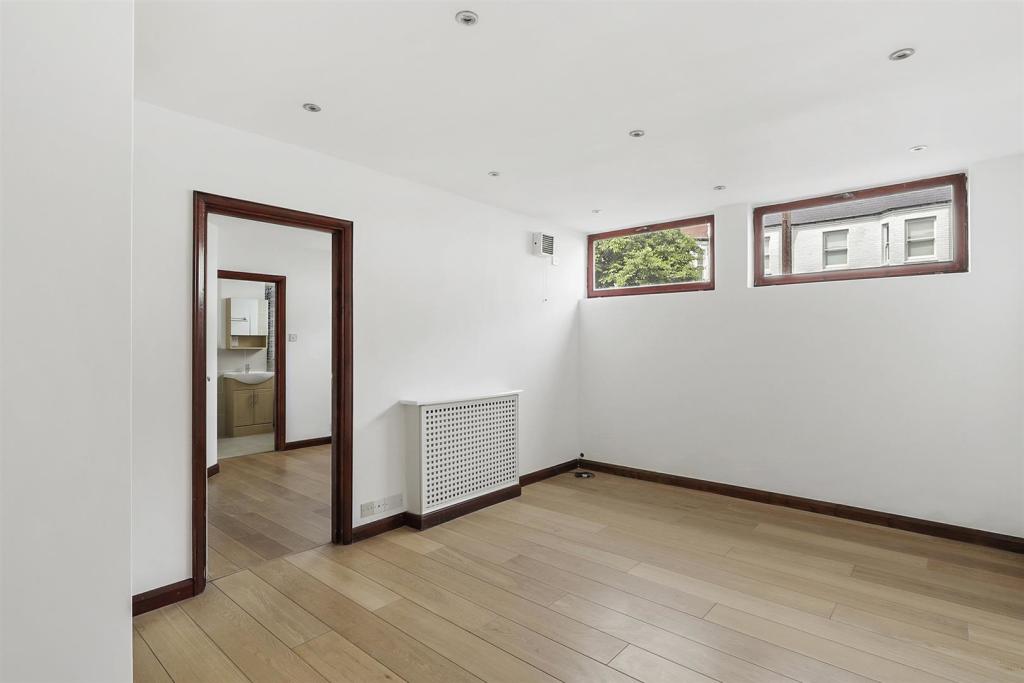 12 Eton Garages, Lambolle Place - SJbGf1GPmPOcGWgK