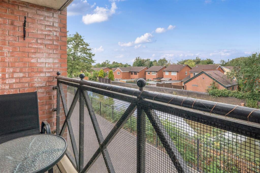 47 Penny Hapenny Court, Atherstone