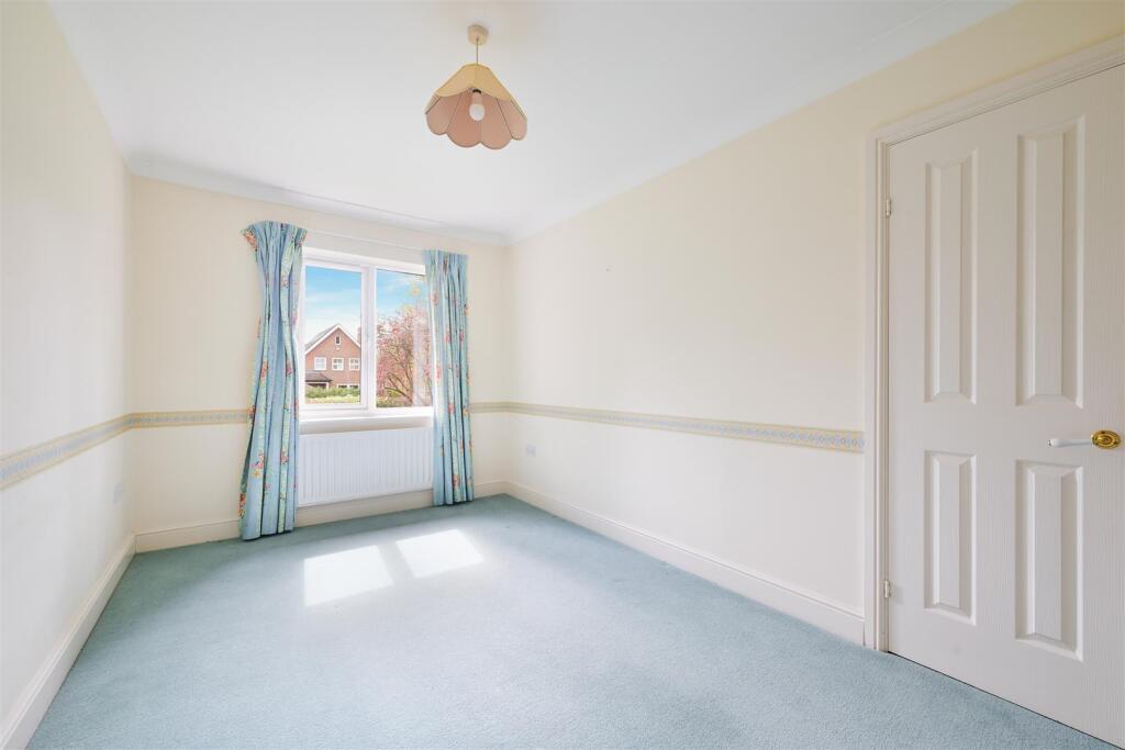 PETERSMEAD CLOSE, 16 (6).jpg