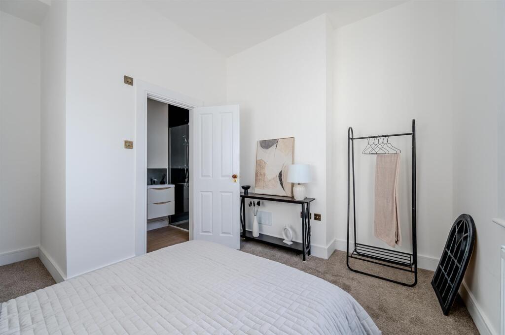 3, BED 1, 2.jpg