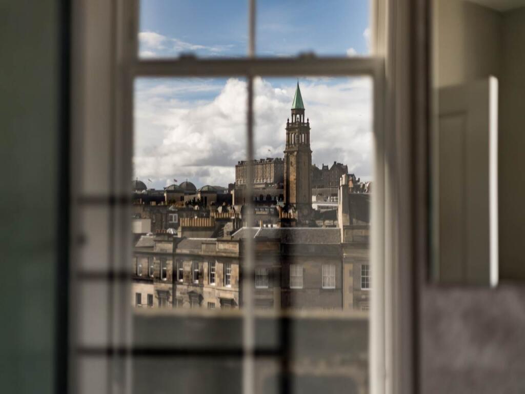 65260_MelvilleCres01