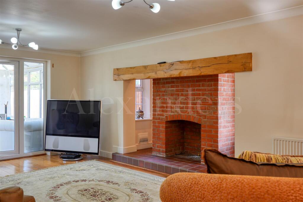 2 Dwyer Close-12.jpg