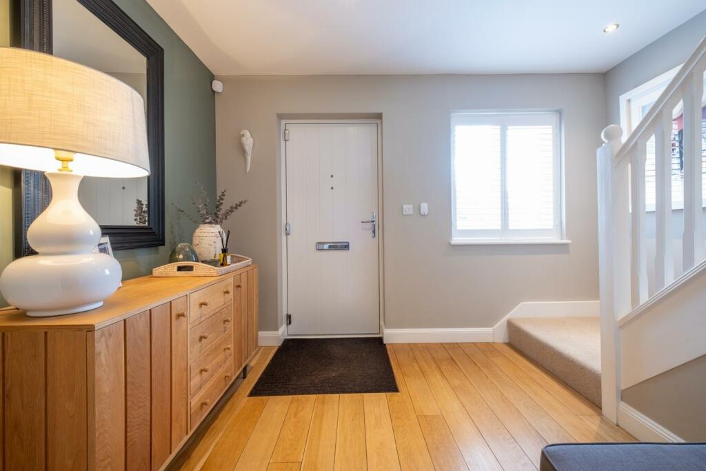 5 Cobb Close-11.JPG