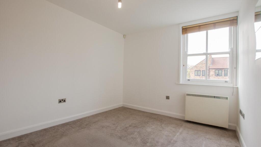 3 Crossley Crt (5).jpg